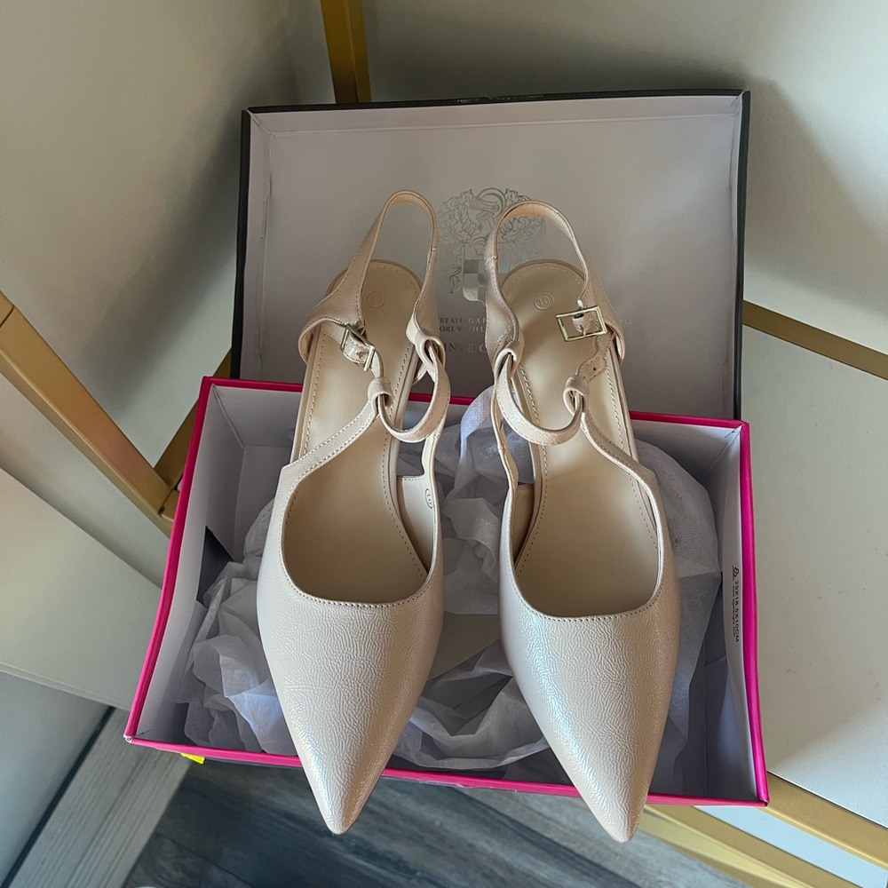 Vince Camuto Tan Pointed Toe Pump - Size: 10 NWT